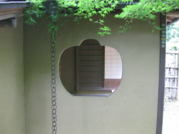 松永耳庵自らデザインした窓