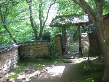 土塀と露地門